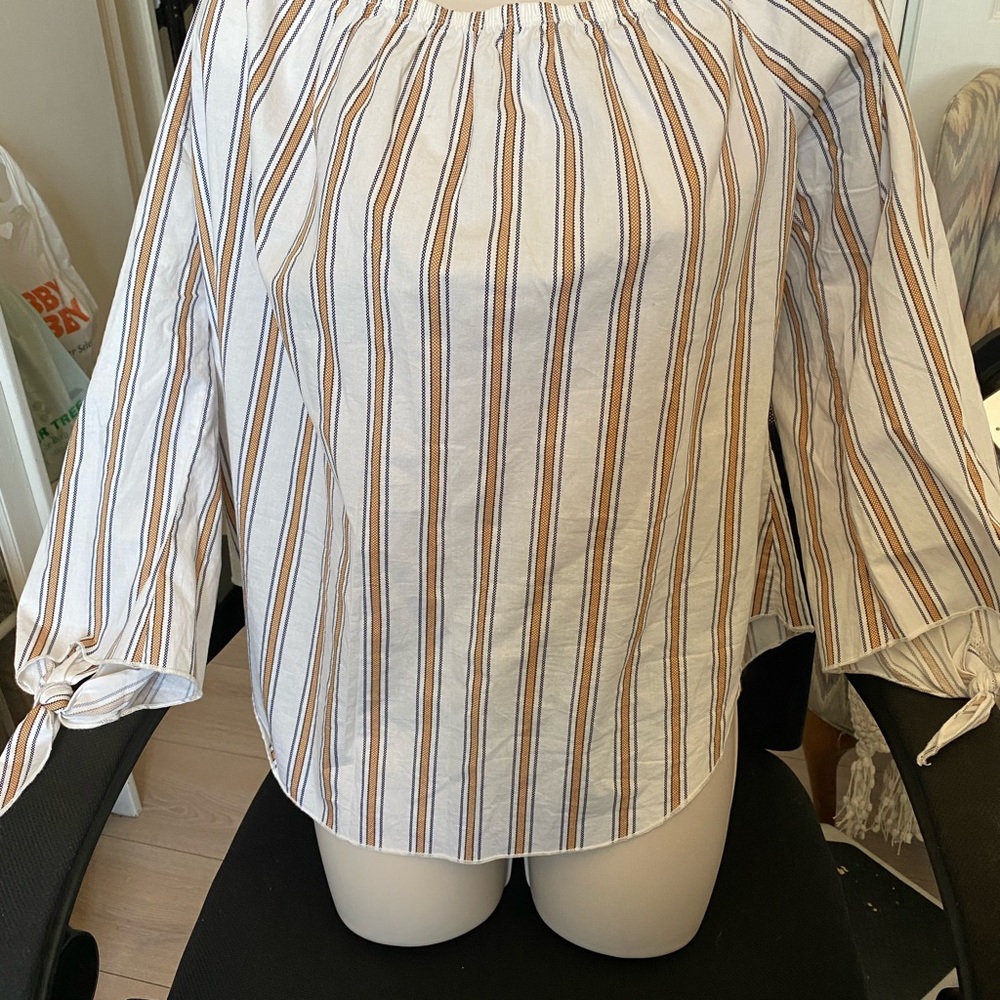 Plus Size Top - Picture 3 of 5